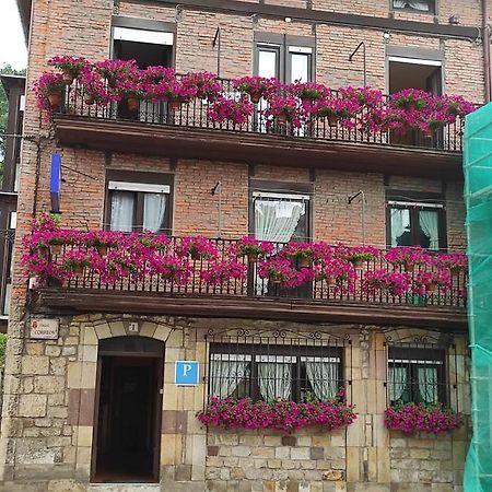Pension Rosa Cabezón de la Sal Buitenkant foto